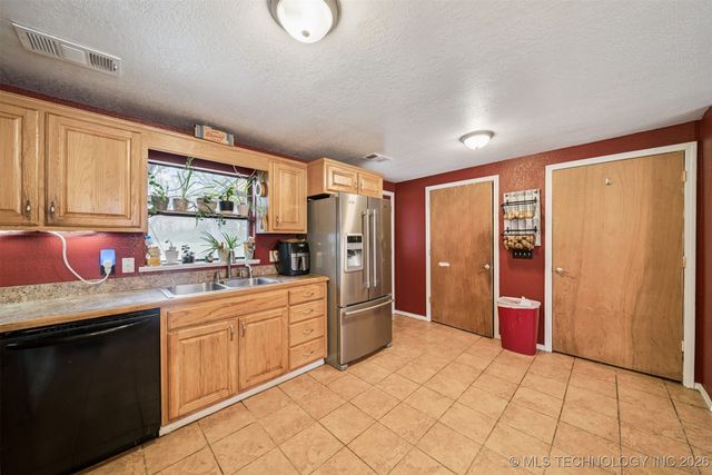 1516 W Kiowa Street, Okmulgee, OK 74447