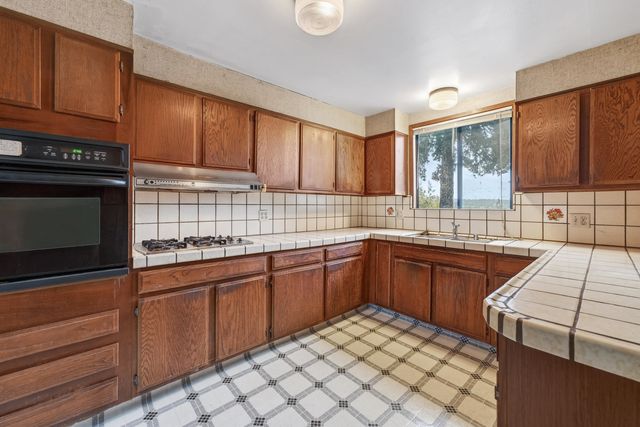 4513 Heyer Ave, Castro Valley, CA 94546