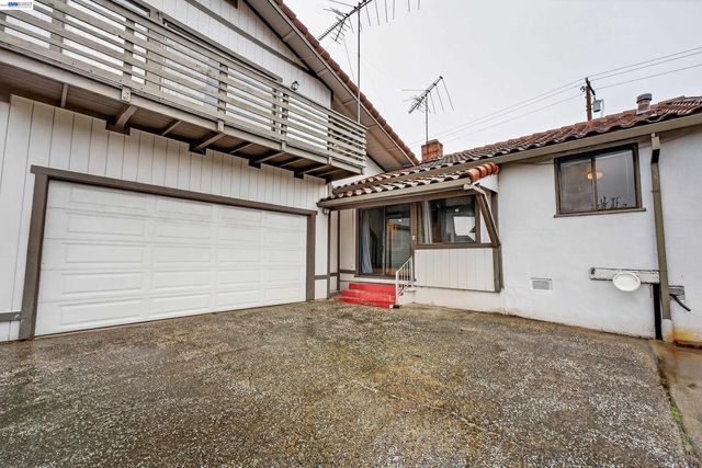 4513 Heyer Ave, Castro Valley, CA 94546