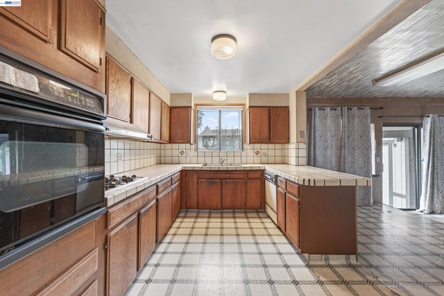 4513 Heyer Ave, Castro Valley, CA 94546