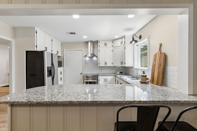 411 W Taylor Street, Sherman, TX 75092