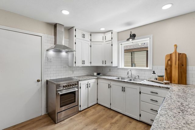 411 W Taylor Street, Sherman, TX 75092