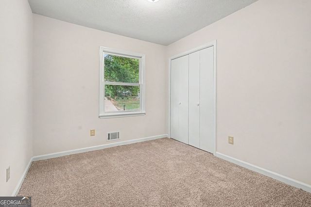 220 Summer Pond Trail, Lawrenceville, GA 30046