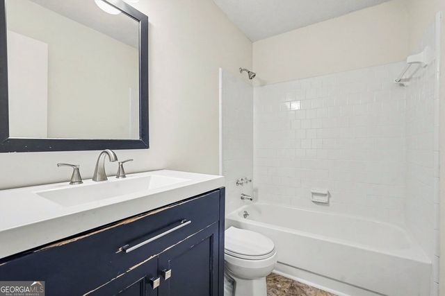 220 Summer Pond Trail, Lawrenceville, GA 30046