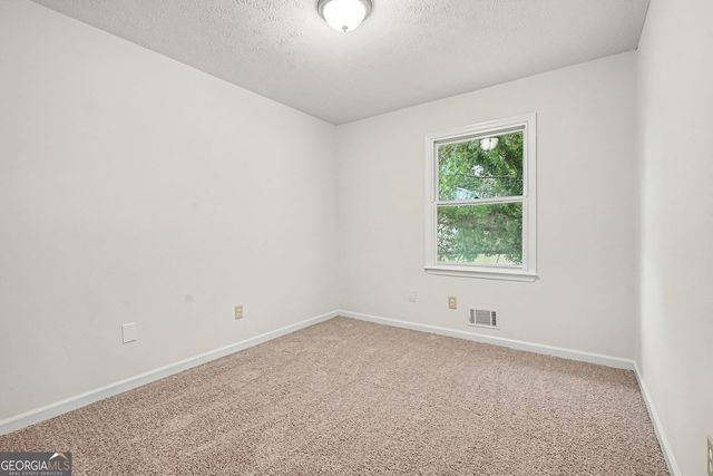 220 Summer Pond Trail, Lawrenceville, GA 30046