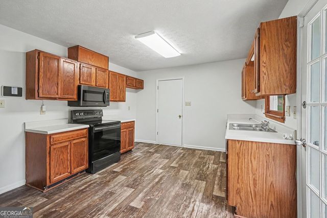 220 Summer Pond Trail, Lawrenceville, GA 30046