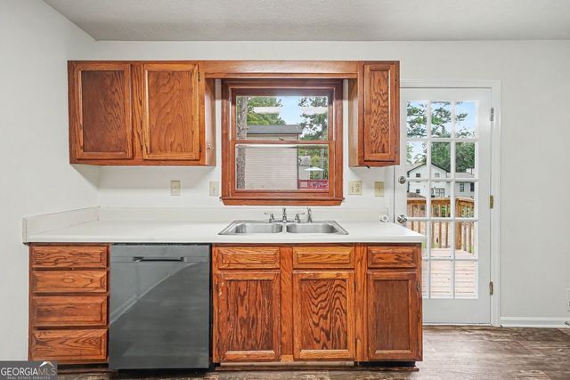 220 Summer Pond Trail, Lawrenceville, GA 30046