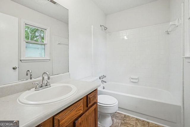 220 Summer Pond Trail, Lawrenceville, GA 30046