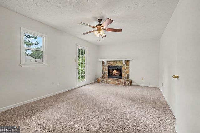 220 Summer Pond Trail, Lawrenceville, GA 30046