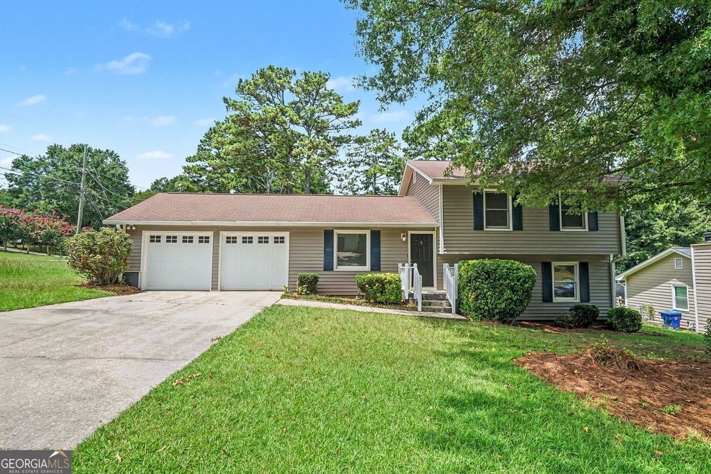 220 Summer Pond Trail, Lawrenceville, GA 30046