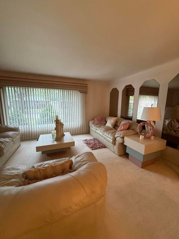21920 Cloverlawn Street, Oak Park City, MI 48237