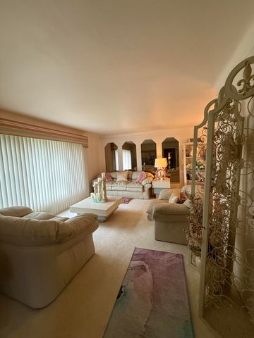 21920 Cloverlawn Street, Oak Park City, MI 48237