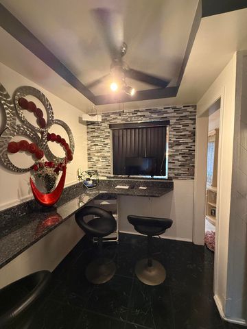 21920 Cloverlawn Street, Oak Park City, MI 48237