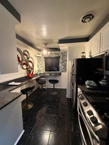 21920 Cloverlawn Street, Oak Park City, MI 48237