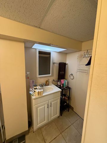 21920 Cloverlawn Street, Oak Park City, MI 48237