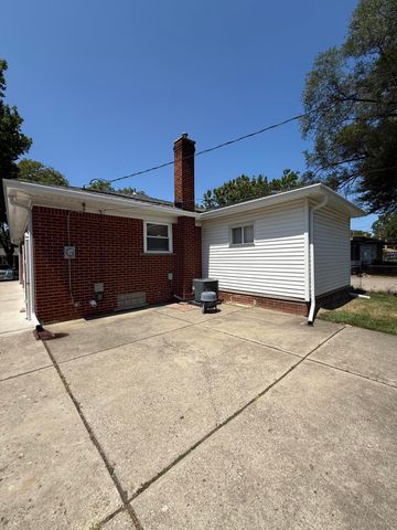 21920 Cloverlawn Street, Oak Park City, MI 48237