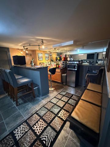 21920 Cloverlawn Street, Oak Park City, MI 48237