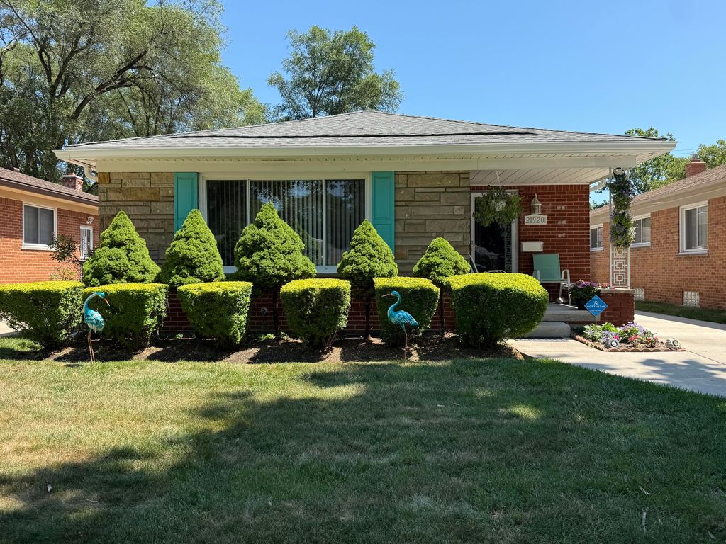 21920 Cloverlawn Street, Oak Park City, MI 48237