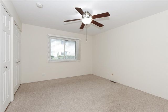 1010 Glastonbury Lane, Schaumburg, IL 60193