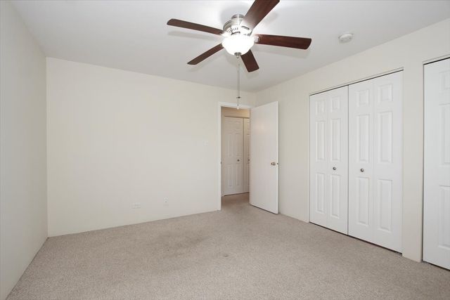 1010 Glastonbury Lane, Schaumburg, IL 60193