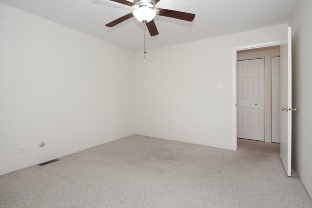 1010 Glastonbury Lane, Schaumburg, IL 60193
