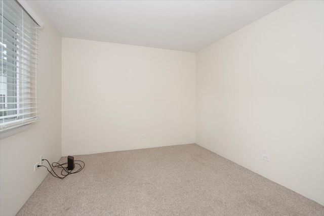 1010 Glastonbury Lane, Schaumburg, IL 60193