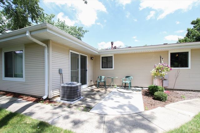 1010 Glastonbury Lane, Schaumburg, IL 60193