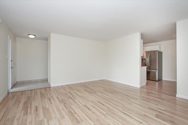 1010 Glastonbury Lane, Schaumburg, IL 60193