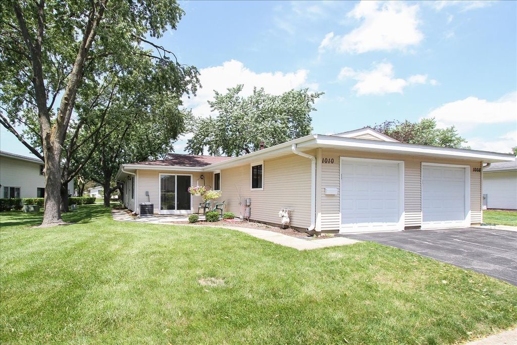 1010 Glastonbury Lane, Schaumburg, IL 60193