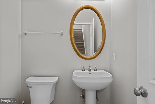 305 CAPTAINS WAY, Philadelphia, PA 19146