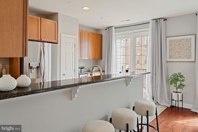 305 CAPTAINS WAY, Philadelphia, PA 19146