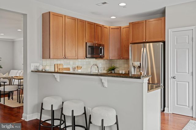 305 CAPTAINS WAY, Philadelphia, PA 19146