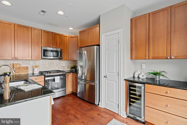 305 CAPTAINS WAY, Philadelphia, PA 19146