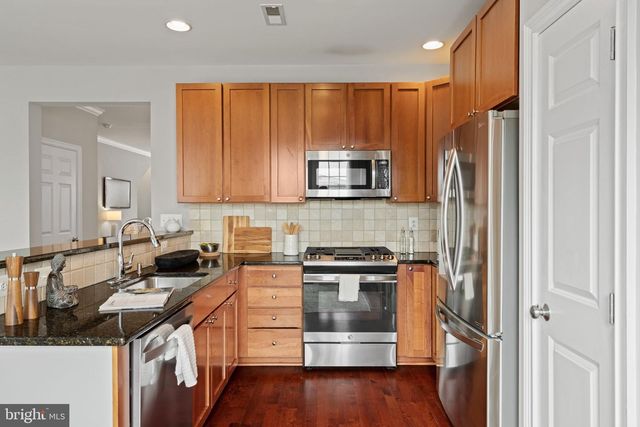 305 CAPTAINS WAY, Philadelphia, PA 19146