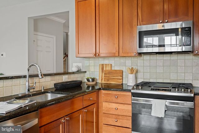 305 CAPTAINS WAY, Philadelphia, PA 19146