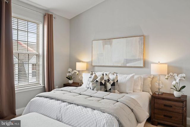 305 CAPTAINS WAY, Philadelphia, PA 19146