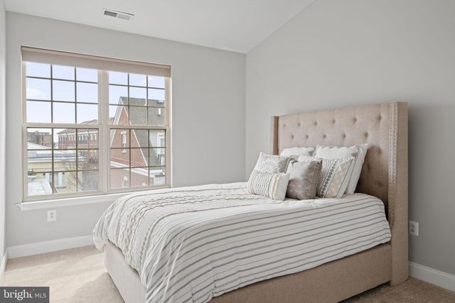 305 CAPTAINS WAY, Philadelphia, PA 19146