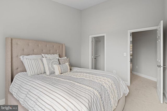 305 CAPTAINS WAY, Philadelphia, PA 19146