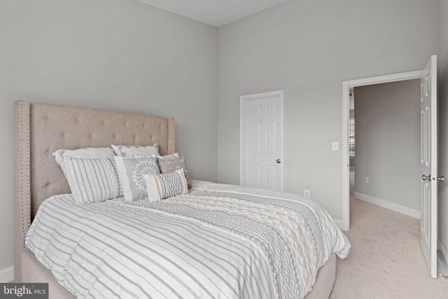 305 CAPTAINS WAY, Philadelphia, PA 19146