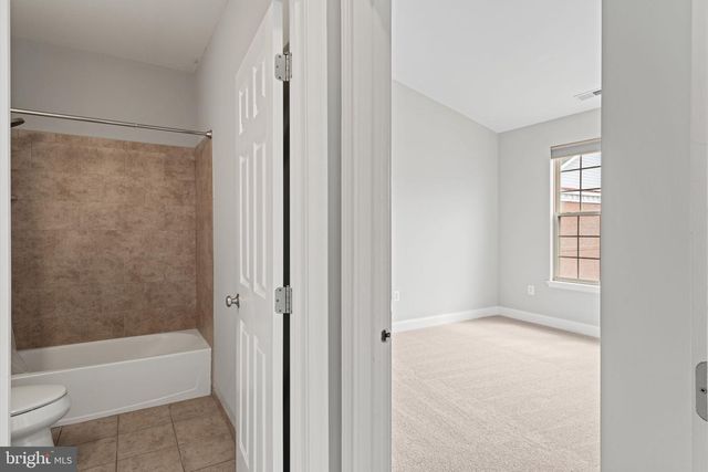 305 CAPTAINS WAY, Philadelphia, PA 19146