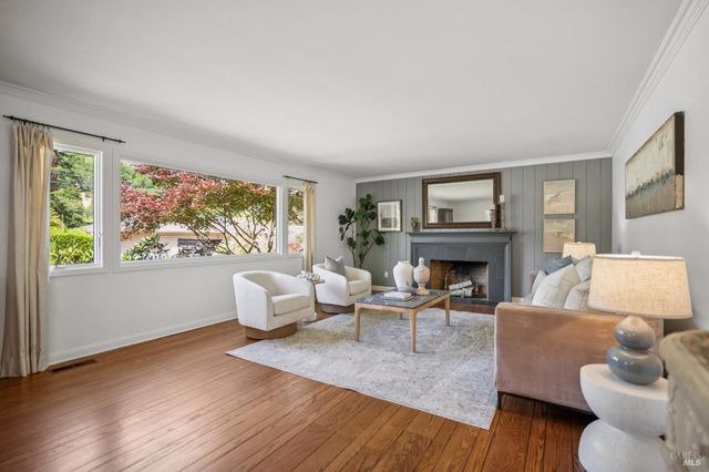 497 Fairway Dr, Novato, CA 94949