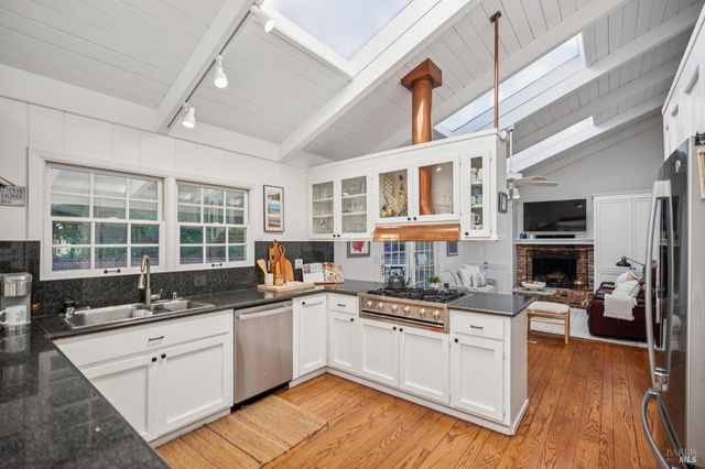 497 Fairway Dr, Novato, CA 94949