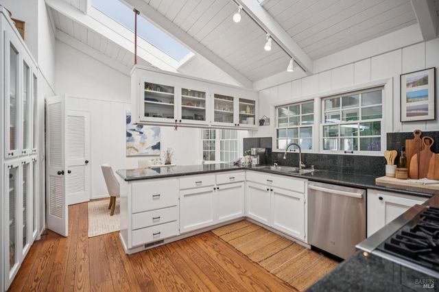 497 Fairway Dr, Novato, CA 94949