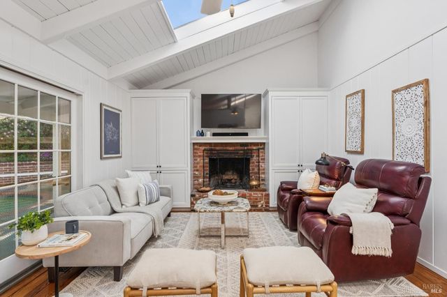 497 Fairway Dr, Novato, CA 94949