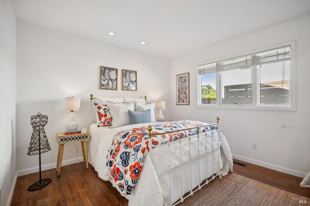 497 Fairway Dr, Novato, CA 94949