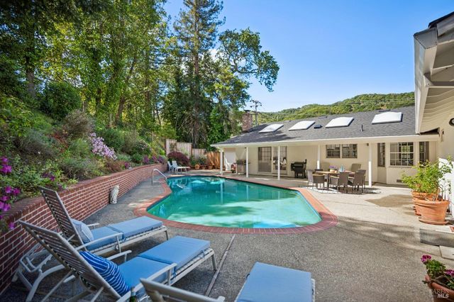 497 Fairway Dr, Novato, CA 94949