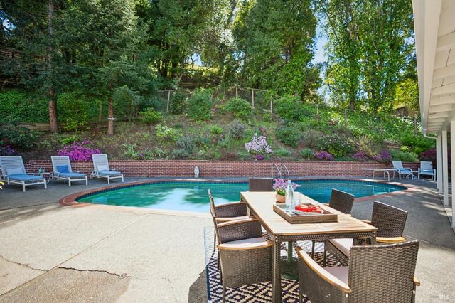 497 Fairway Dr, Novato, CA 94949