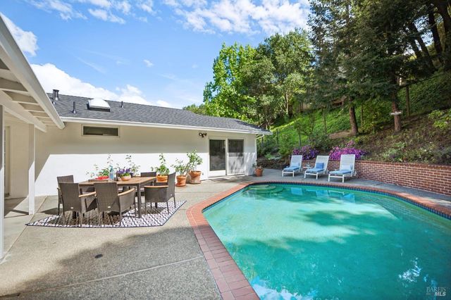 497 Fairway Dr, Novato, CA 94949