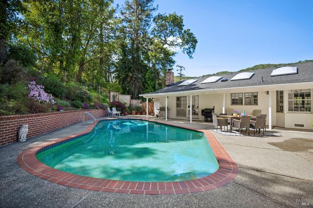 497 Fairway Dr, Novato, CA 94949