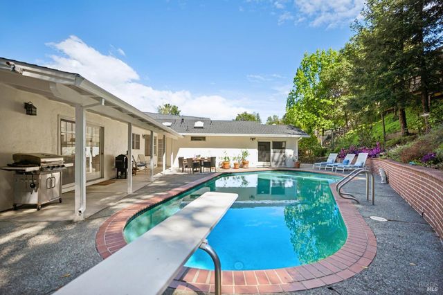 497 Fairway Dr, Novato, CA 94949